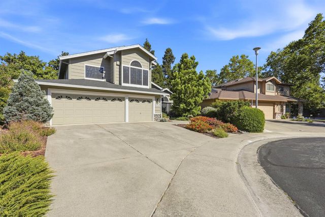 8804 Bradbury Ct, Elk Grove, CA 95624