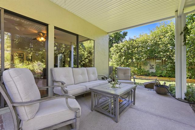8804 Bradbury Ct, Elk Grove, CA 95624