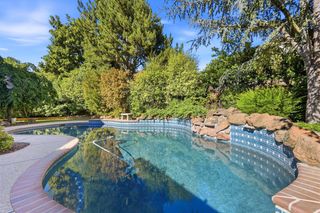 8804 Bradbury Ct, Elk Grove, CA 95624