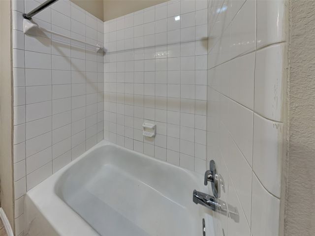 1905 Sharpsbury Drive, Euless, TX 76040