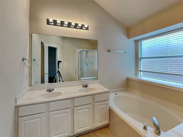 1905 Sharpsbury Drive, Euless, TX 76040