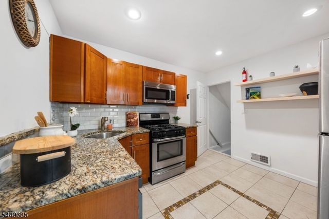 896 Maurice Ave, Rahway City, NJ 07065