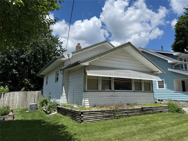 4037 Plainview Drive, Des Moines, IA 50311