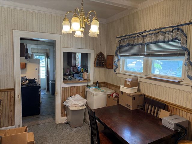 4037 Plainview Drive, Des Moines, IA 50311