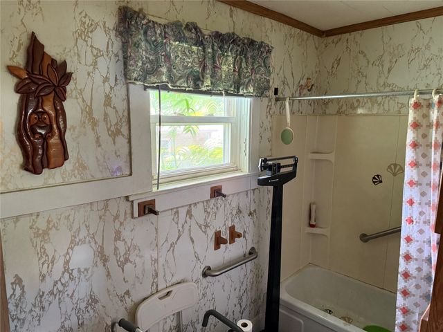 4037 Plainview Drive, Des Moines, IA 50311