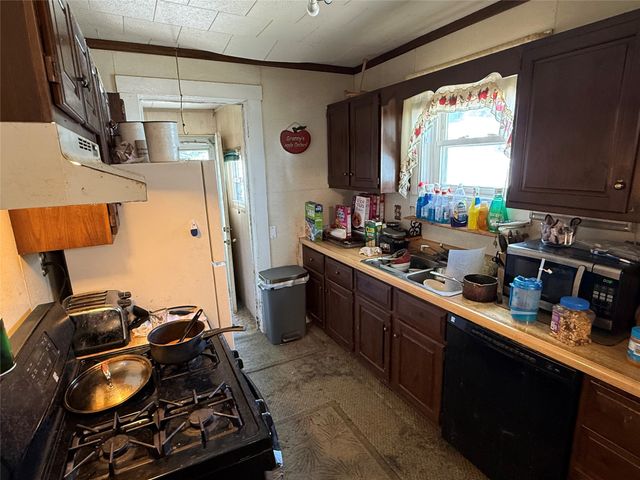 4037 Plainview Drive, Des Moines, IA 50311