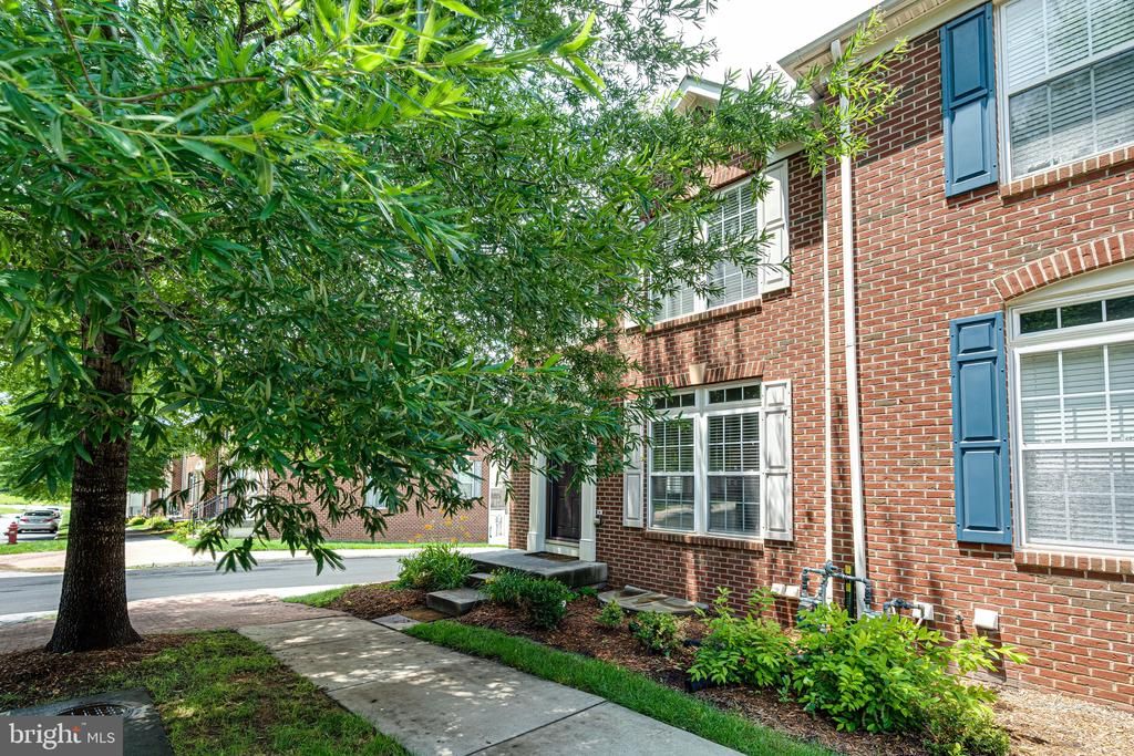 2390 ABINGTON DR, Charlottesville, VA 22911