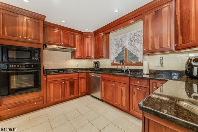 120 Allerton Rd, Clinton Twp., NJ 08801