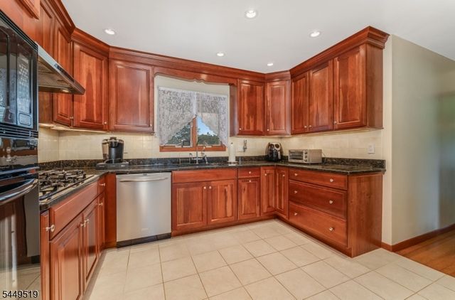 120 Allerton Rd, Clinton Twp., NJ 08801