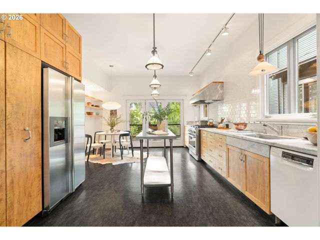 50 Ne FARGO St, Portland, OR 97212