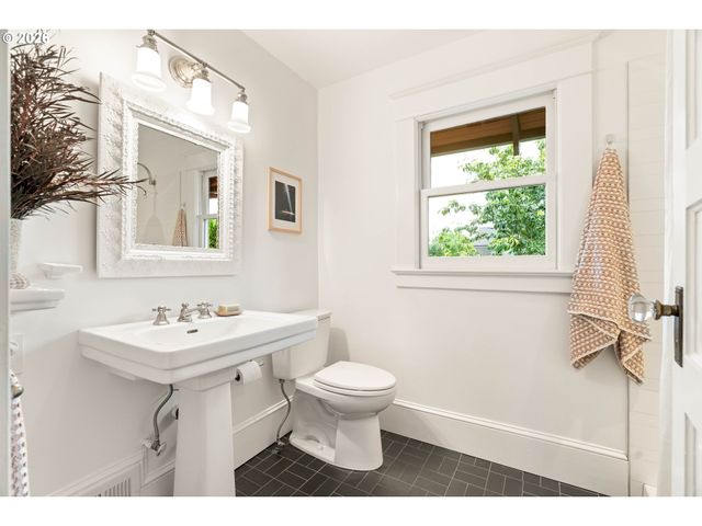 50 Ne FARGO St, Portland, OR 97212