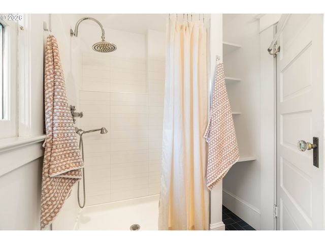50 Ne FARGO St, Portland, OR 97212