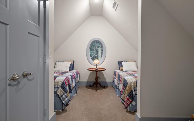 266 Beaten Path Road E, Signal Mountain, TN 37377