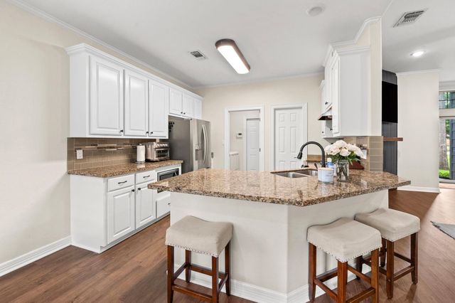 118 N Urbanec Street, East Bernard, TX 77435