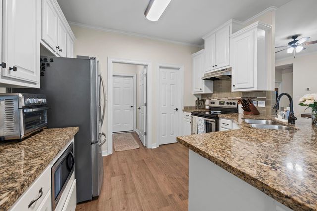 118 N Urbanec Street, East Bernard, TX 77435