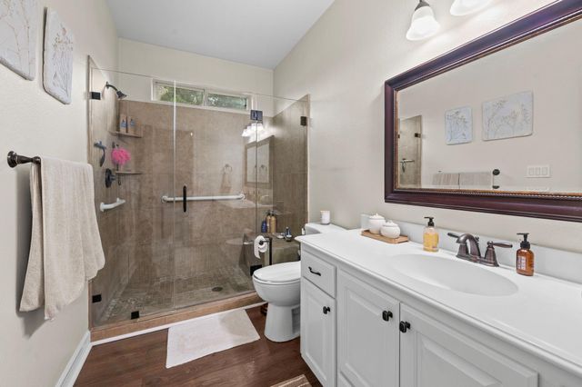 118 N Urbanec Street, East Bernard, TX 77435
