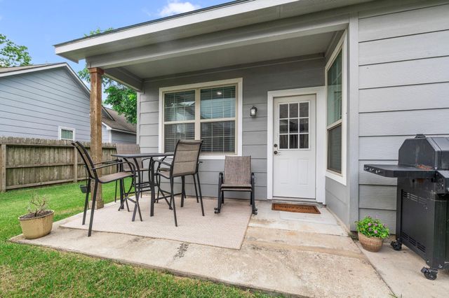 118 N Urbanec Street, East Bernard, TX 77435