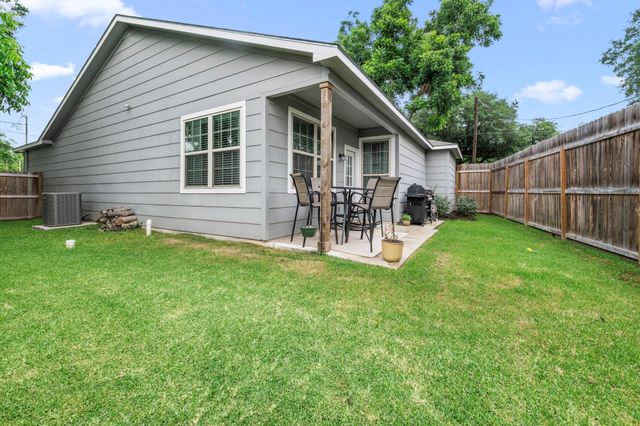 118 N Urbanec Street, East Bernard, TX 77435