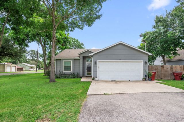 118 N Urbanec Street, East Bernard, TX 77435