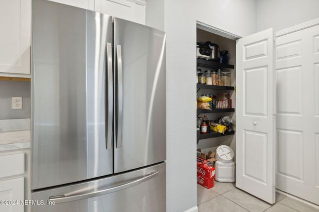 936 CAPITOL Parkway, Jacksonville, FL 32218