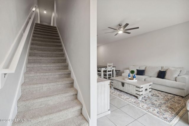 936 CAPITOL Parkway, Jacksonville, FL 32218