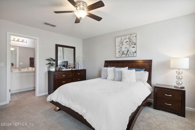 936 CAPITOL Parkway, Jacksonville, FL 32218
