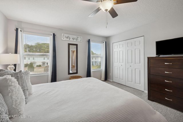 936 CAPITOL Parkway, Jacksonville, FL 32218