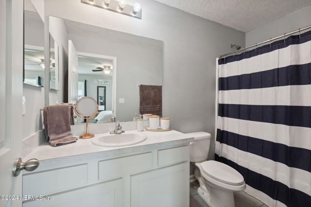 936 CAPITOL Parkway, Jacksonville, FL 32218