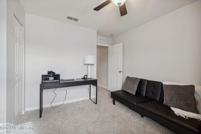 936 CAPITOL Parkway, Jacksonville, FL 32218