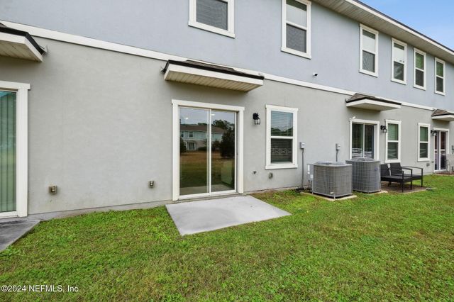 936 CAPITOL Parkway, Jacksonville, FL 32218