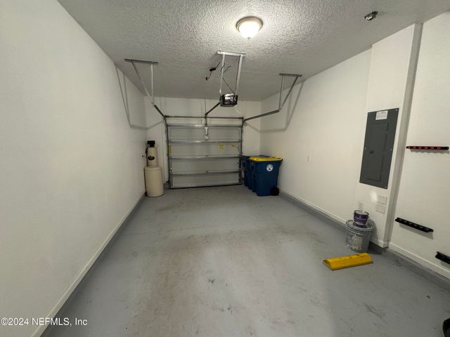 936 CAPITOL Parkway, Jacksonville, FL 32218