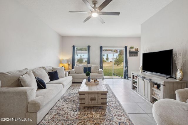 936 CAPITOL Parkway, Jacksonville, FL 32218