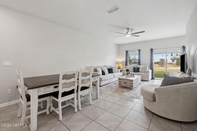 936 CAPITOL Parkway, Jacksonville, FL 32218
