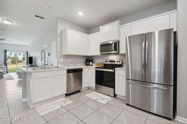 936 CAPITOL Parkway, Jacksonville, FL 32218