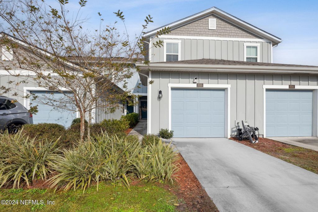 936 CAPITOL Parkway, Jacksonville, FL 32218