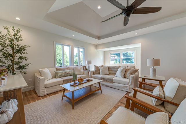 6 Evy Court, Sayville, NY 11782