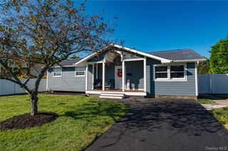 6 Evy Court, Sayville, NY 11782