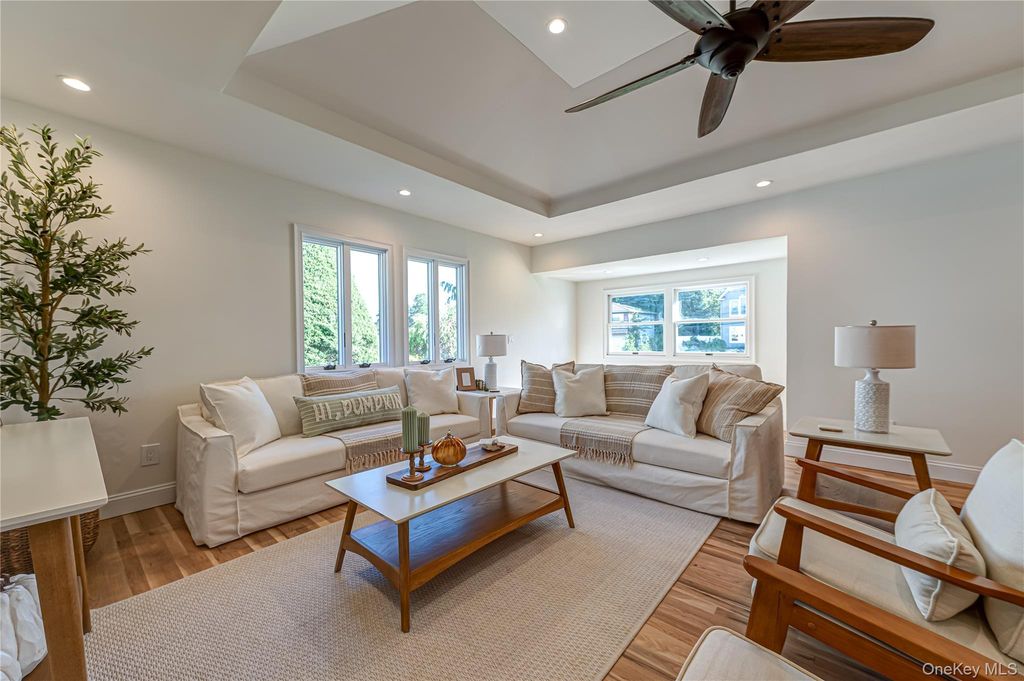 6 Evy Court, Sayville, NY 11782 — photo 3