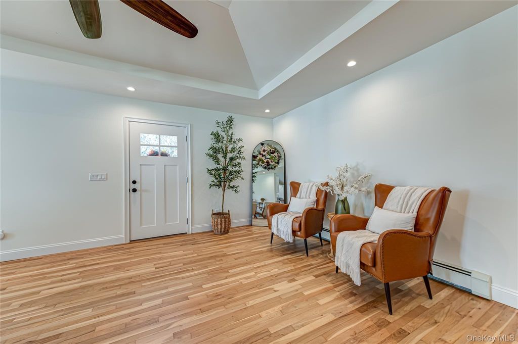 6 Evy Court, Sayville, NY 11782 — photo 4