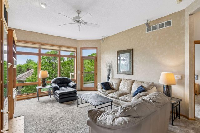 13122 Evermoor Parkway, Apple Valley, MN 55124