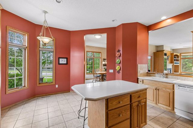 13122 Evermoor Parkway, Apple Valley, MN 55124