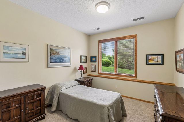 13122 Evermoor Parkway, Apple Valley, MN 55124