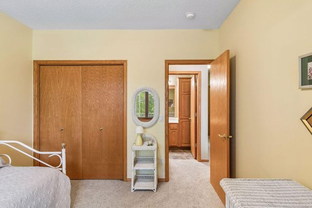 13122 Evermoor Parkway, Apple Valley, MN 55124