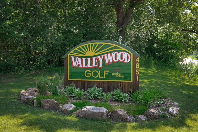 13122 Evermoor Parkway, Apple Valley, MN 55124