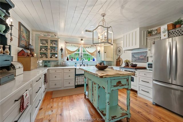 5559 Blue Ridge Drive, College Station, TX 77845