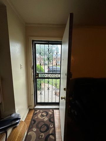 9742 S Hoxie Avenue, Chicago, IL 60617