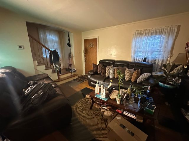 9742 S Hoxie Avenue, Chicago, IL 60617
