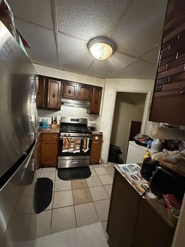 9742 S Hoxie Avenue, Chicago, IL 60617