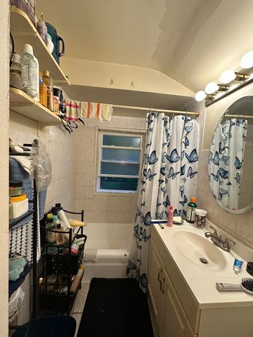 9742 S Hoxie Avenue, Chicago, IL 60617