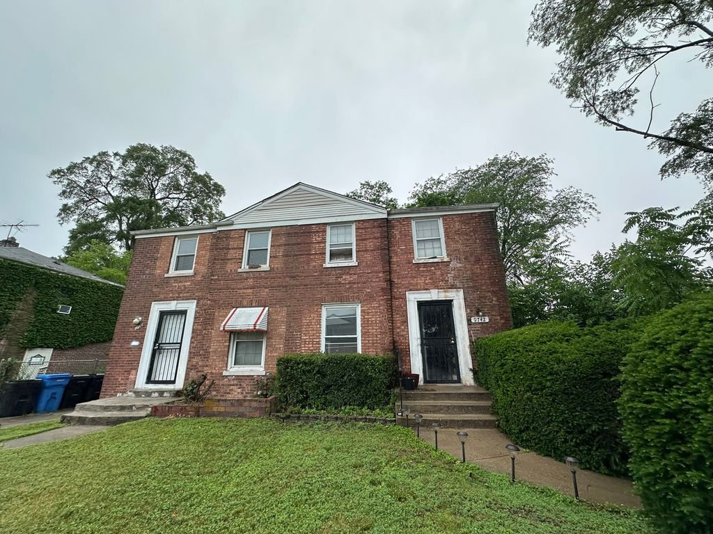 9742 S Hoxie Avenue, Chicago, IL 60617